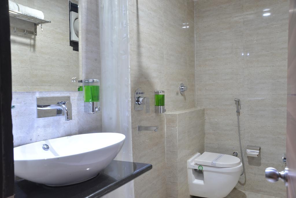 Geetika Galaxy Hotel Kánpur Kültér fotó