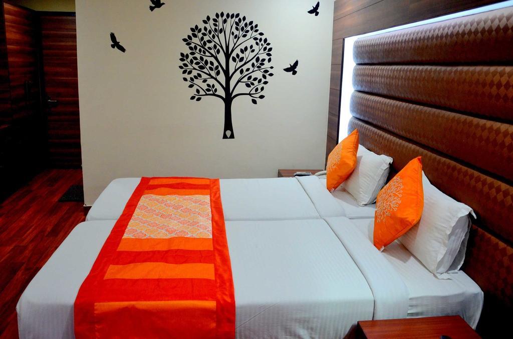 Geetika Galaxy Hotel Kánpur Kültér fotó